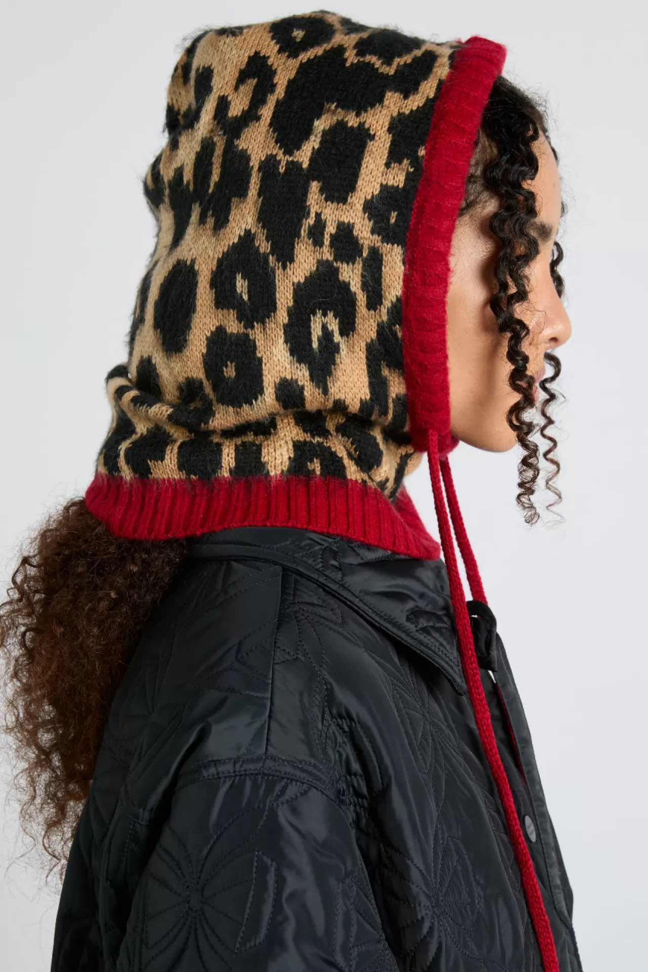 Store Damson Madder hood in leopard with red tie multi